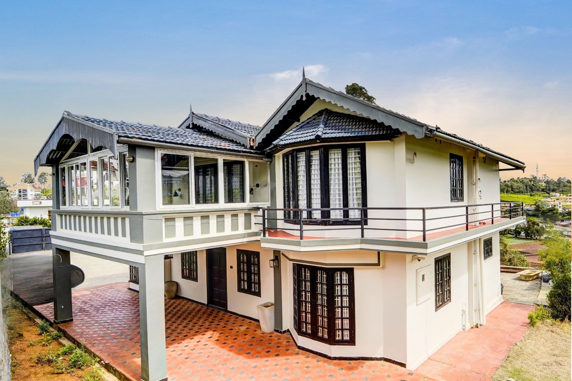 LTS367 | 3-BHK With Garden, Picturesque Verandah & Balcony With Views
