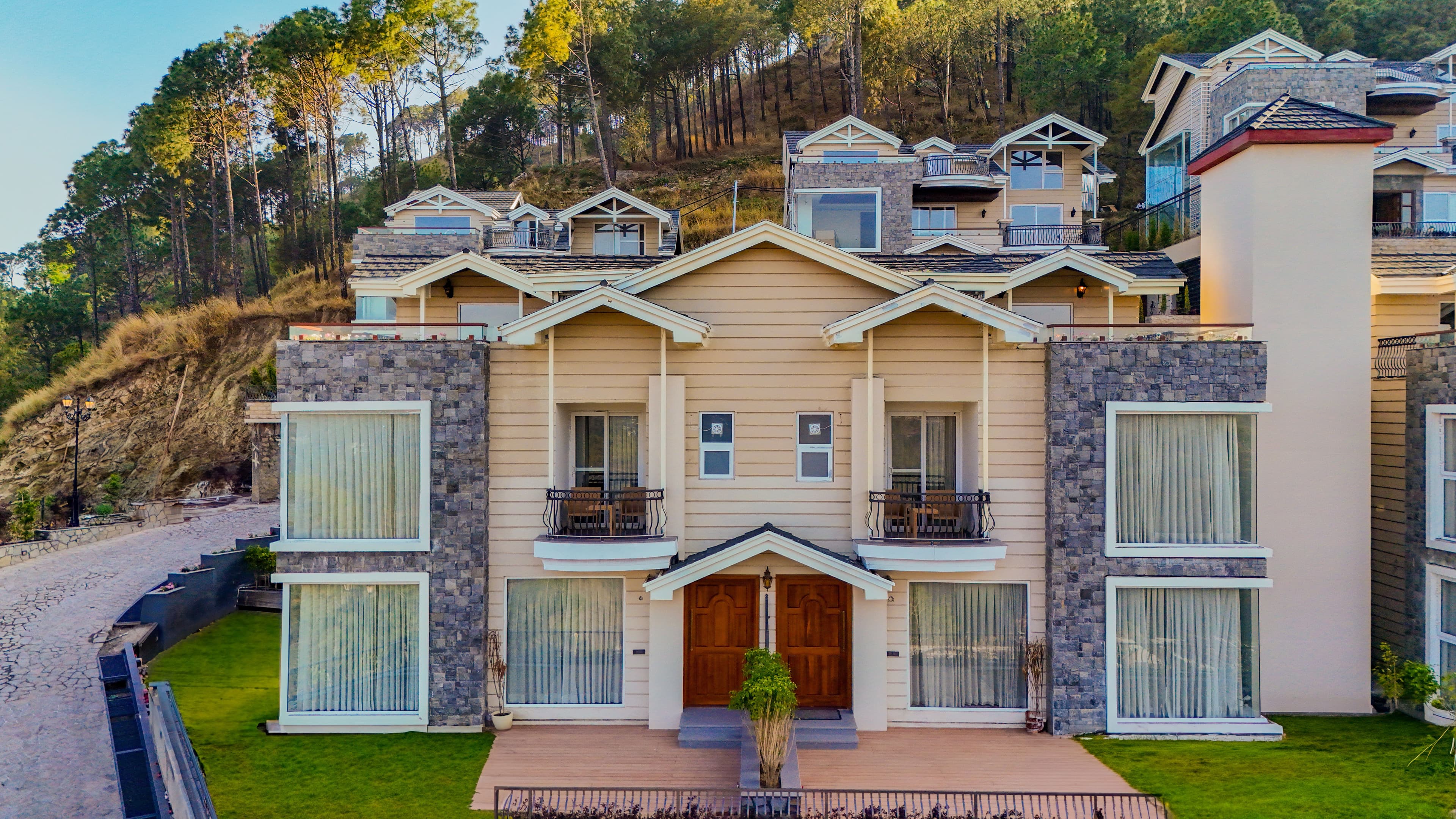 LTN422 | Luxe Hilltop 4-BHK Retreat With Indoor Bar, Terrace, Clubhouse, & Scenic Views