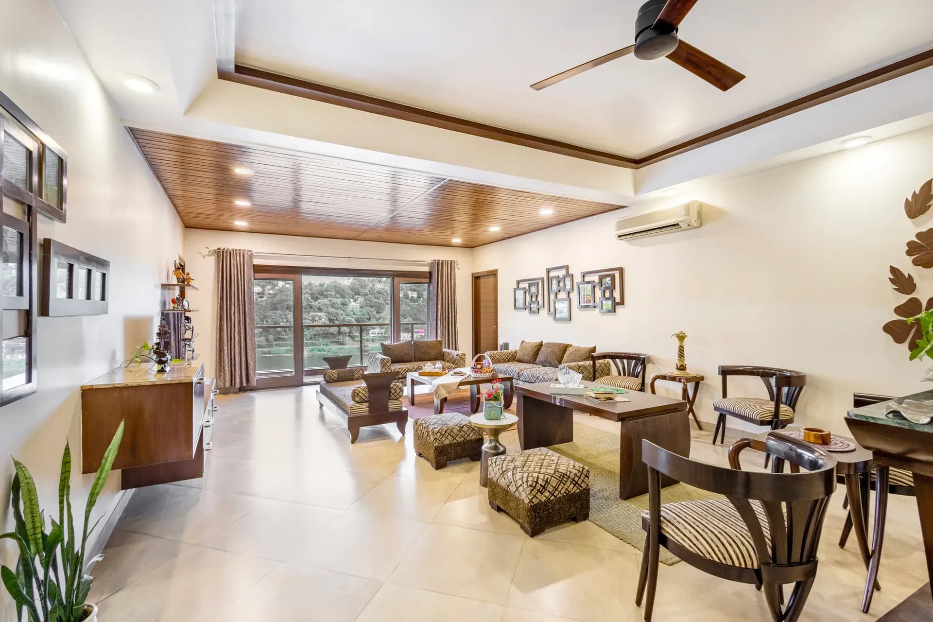 LTN574 | Charming 5-BHK Lakeside Retreat With Garden & Balconies