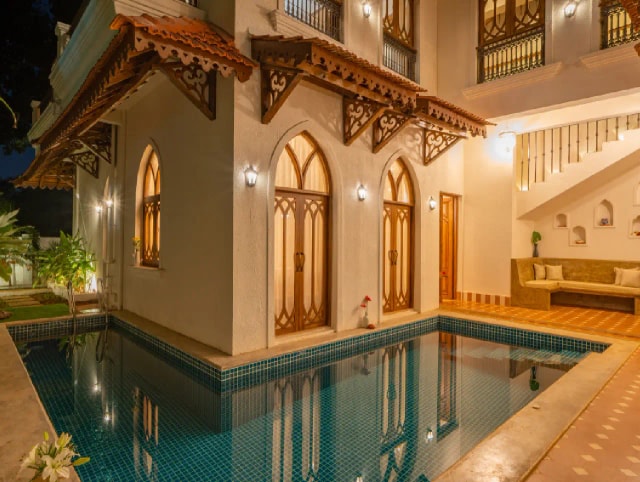 Swimming pool
