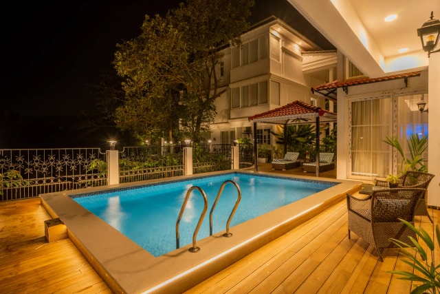Swimming pool