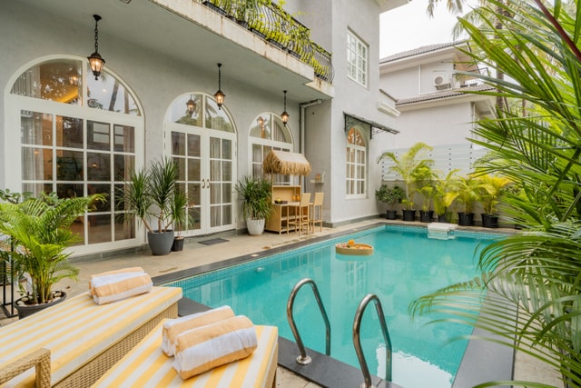 Swimming pool