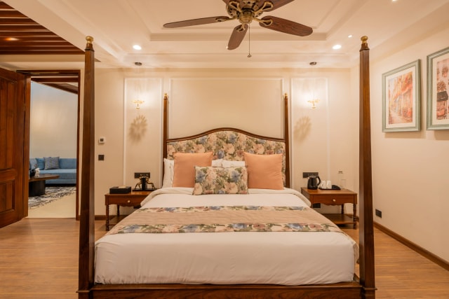 Solana Manor