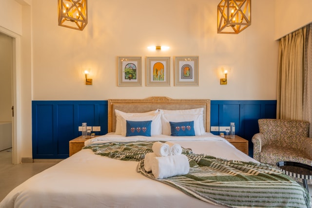 Bedroom 5 - Rhapsody in Blue