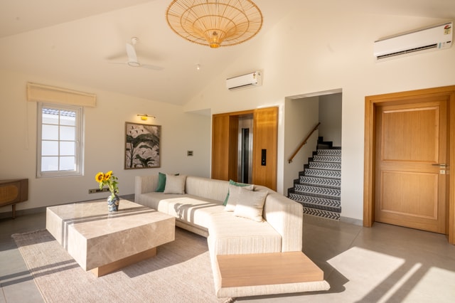 Lounge Area: Canopy Lounge