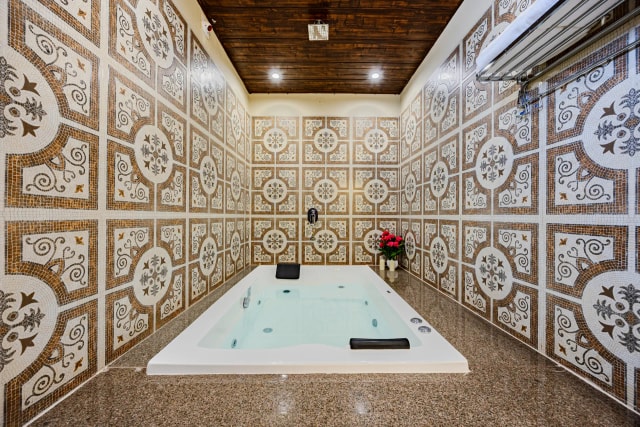 Jacuzzi