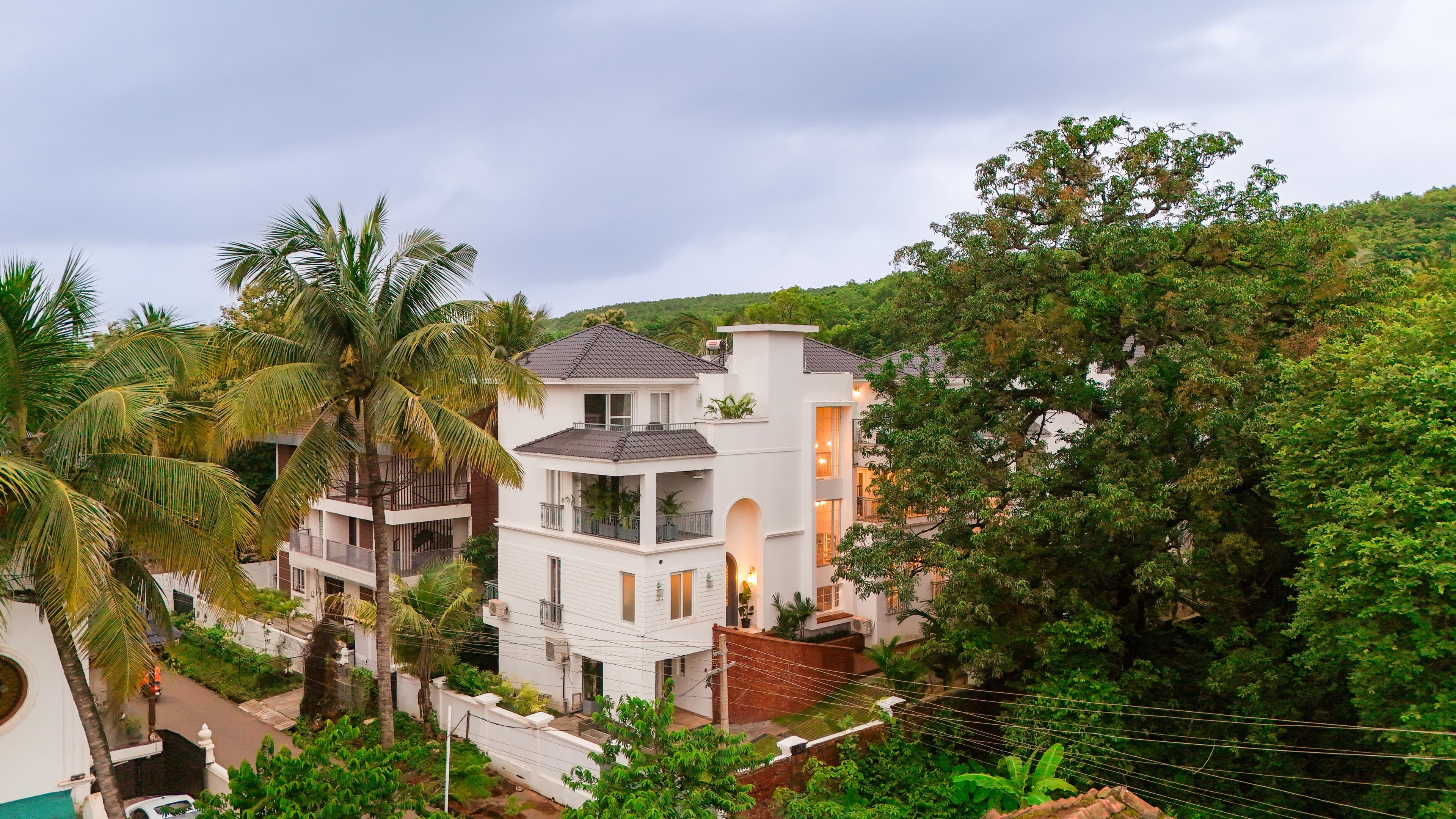 LT531(V3) | 2 Private Pools and Lounge room | Great Location & chef for breakfast