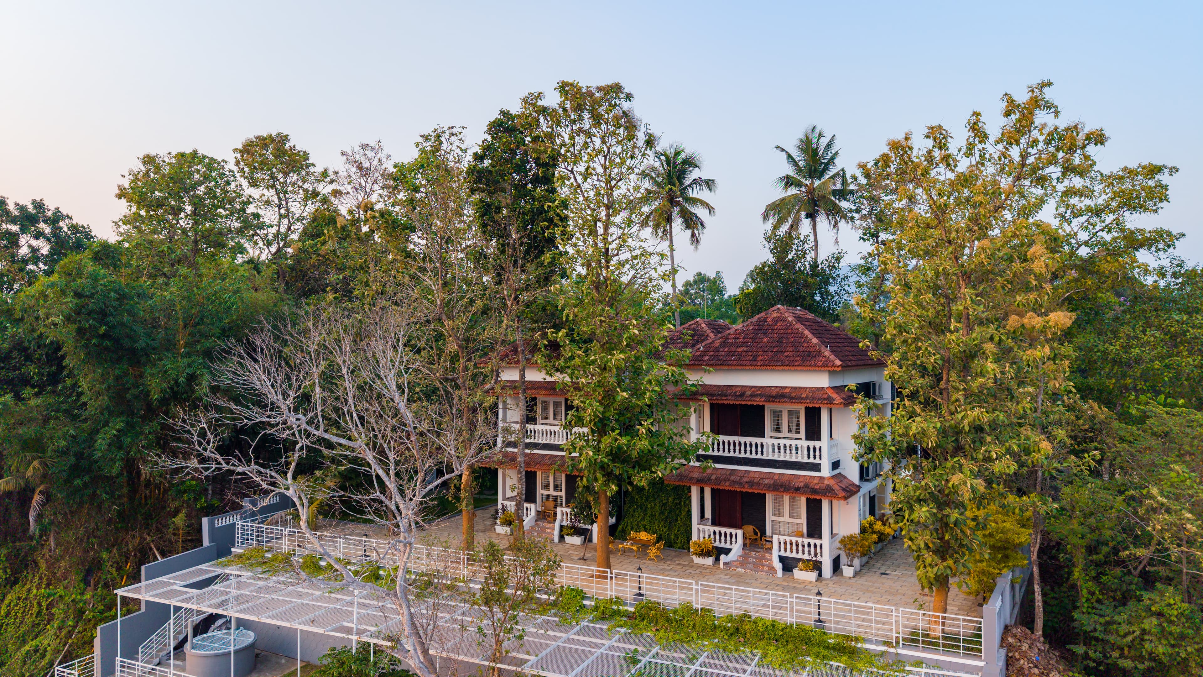 LTS525 | 5-BHK Riverfront Heritage Villa With Speed Boat, Ayurvedic Spa & Cultural-Themed Rooms Near Malayattoor