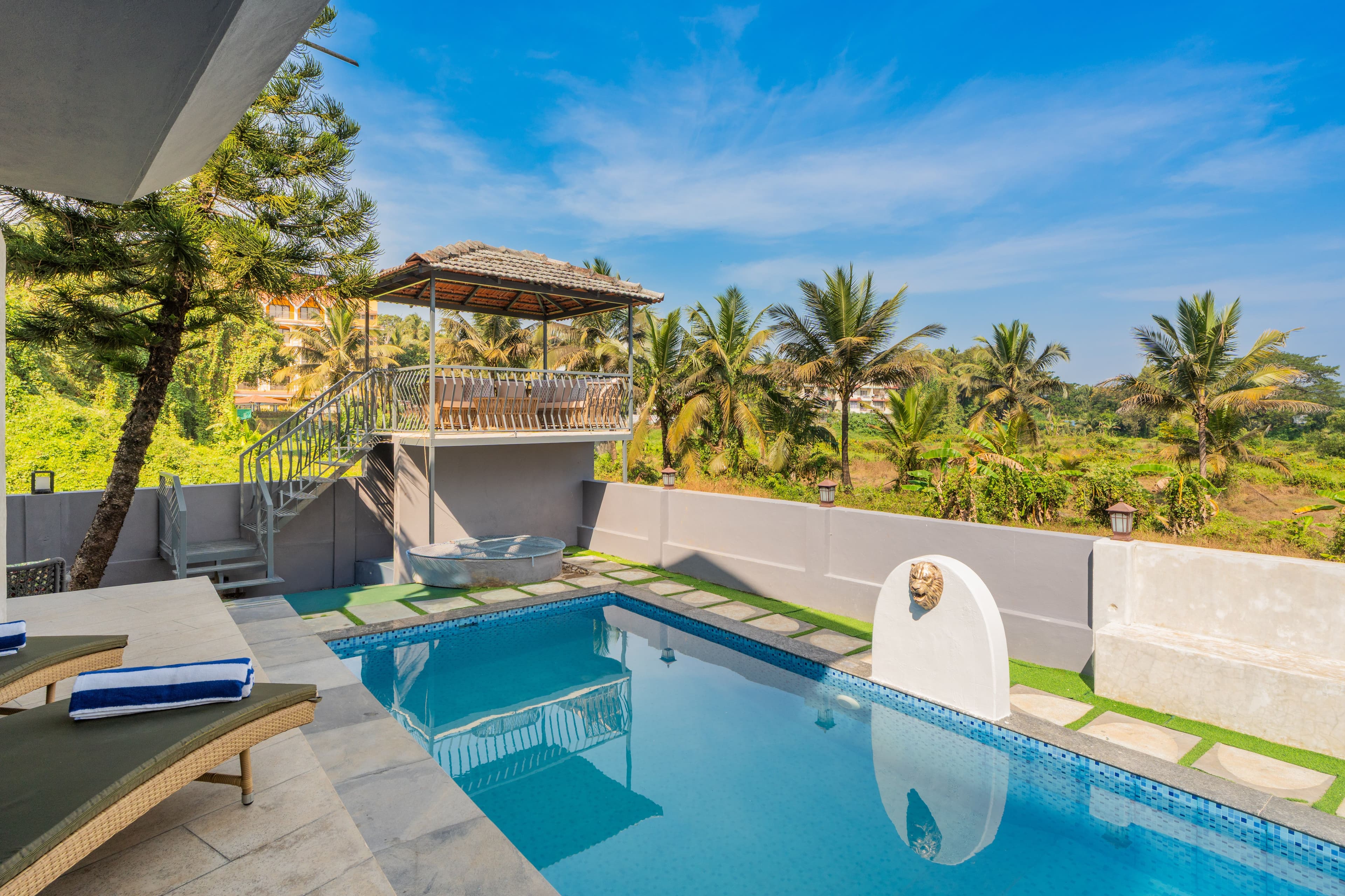 LT468 | 5 min away from Candolim beach | Good outdoor are with Poolside gazebo seating