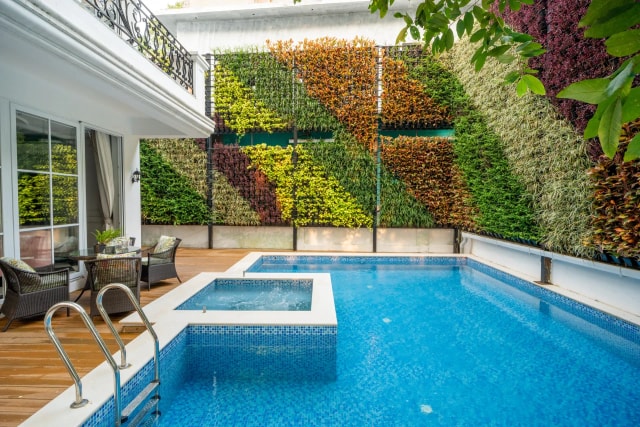 Swimming pool
