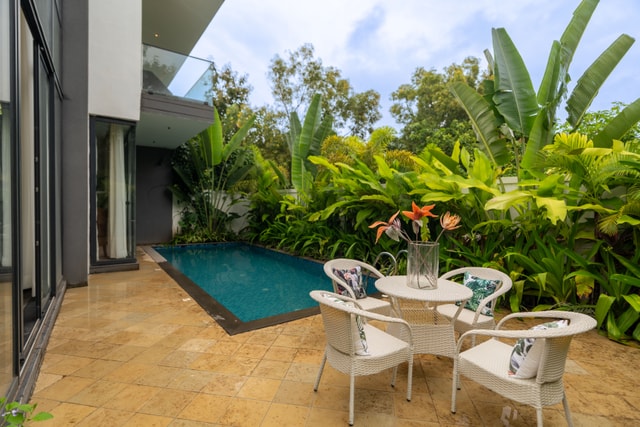 Swimming pool