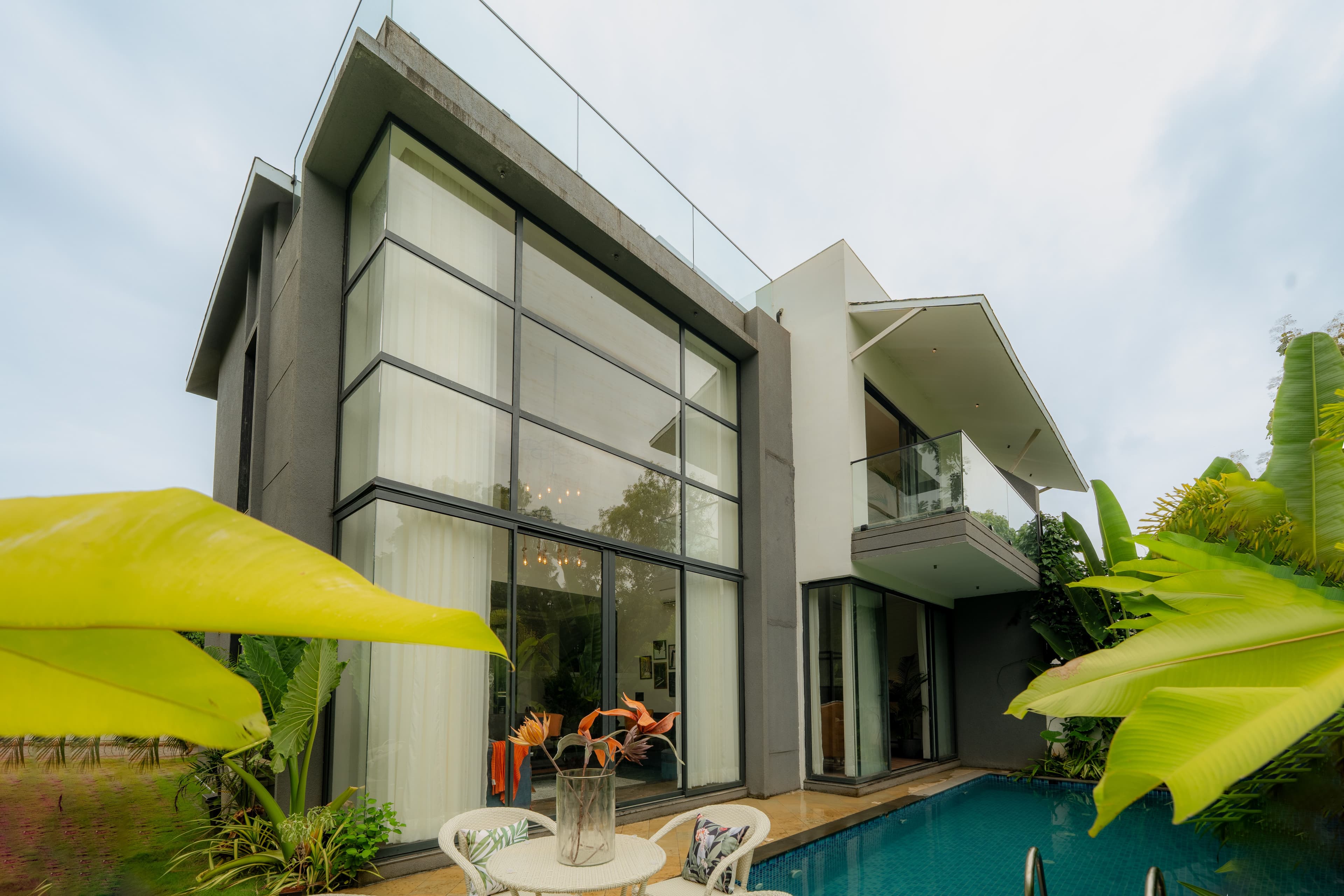 LT369 | 3-BHK Villa In a Gated Community With Private Pool & Bathtub | Near Popular Beaches