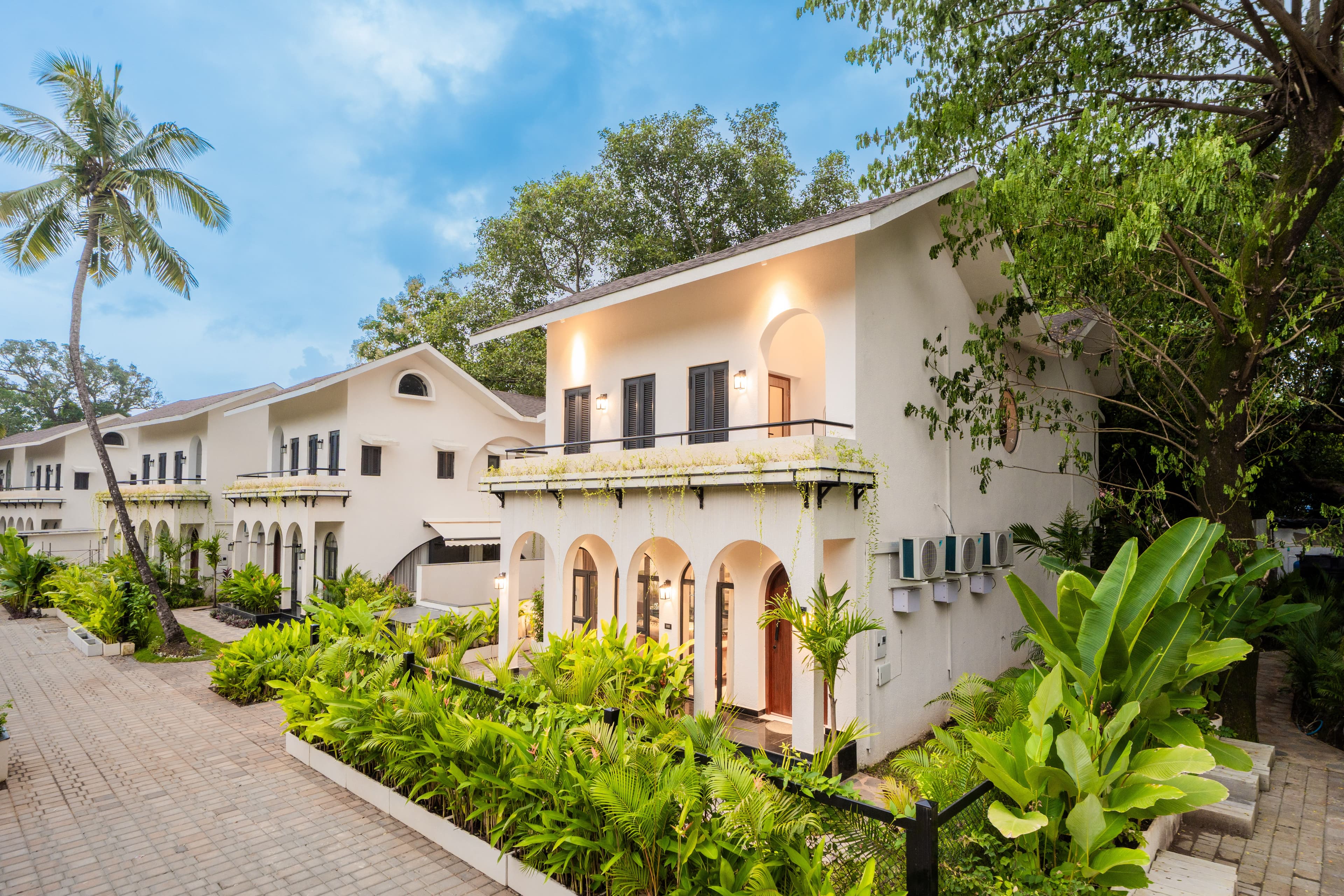 LT352| 3-BHK Villa With Private Pool & TV Lounge Area In A Gated Complex