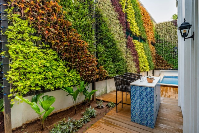 Outdoor bar
