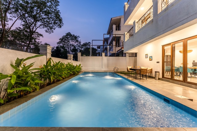 Swimming pool